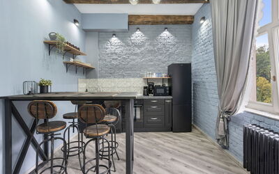 Accommodation:&nbsp;Carlsbad Suites 100.2