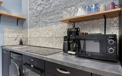 Accommodation:&nbsp;Carlsbad Suites 100.2