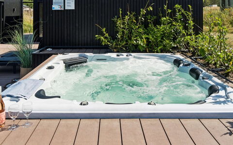 Artur - 800M from the Sea: Composite Material, Leisure, Jacuzzi, Plumbing Fixture, Bathtub, Design, Outdoor Furniture, Courtyard, Swimming Pool