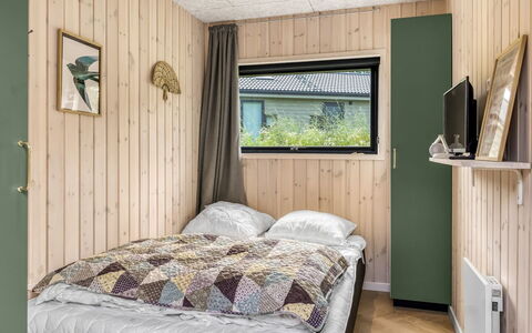 Artur - 800M from the Sea: Bedroom, Bed, Wood, Interior Design, Bed Sheet, Flooring, Floor, Bedding, Furniture, Ceiling