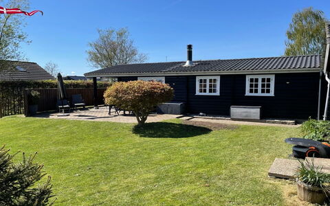 Reimund - 400M from the Sea: House, Roof, Home, Cottage, Lawn, Yard, Garden, Siding, Backyard, Shade