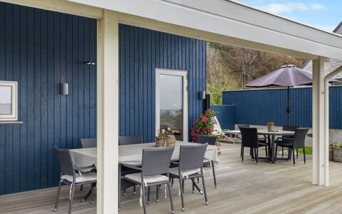 Gertje - 20M from the Sea: Blue, Shrub, Cottage, Groundcover, Garden, Estate, Shade, Landscaping, Farmhouse, Eco Hotel