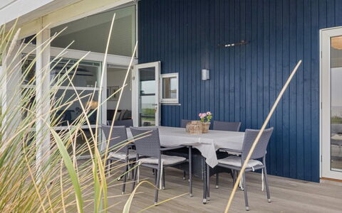 Gertje - 20M from the Sea: Blue, Shrub, Cottage, Groundcover, Garden, Estate, Shade, Landscaping, Farmhouse, Eco Hotel