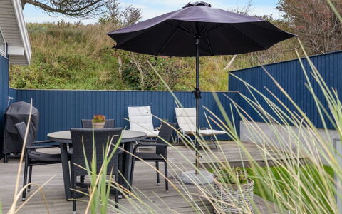 Gertje - 20M from the Sea: Wood, Garden, Backyard, Land Lot, Home, Roof, Shade, Deck, Hardwood, Yard