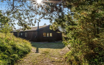 Anneka - 750M from the Sea