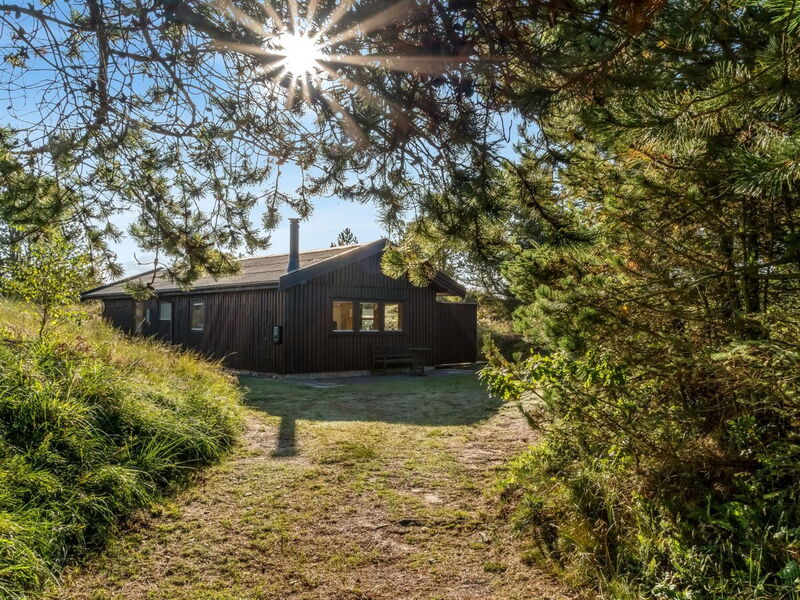 Anneka - 750M from the Sea