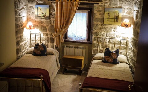 Agriturismo Arcera Apartments: Bed, Furniture, Bedroom, Bedding, Interior Design, Bed Sheet, Wall, Flooring, Wood, Floor