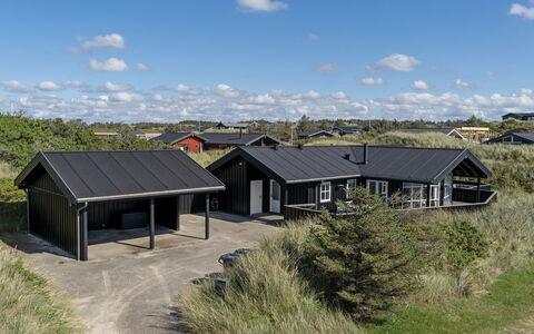 Alde - 150M from the Sea: Blue, Shrub, Cottage, Groundcover, Garden, Estate, Shade, Landscaping, Farmhouse, Eco Hotel