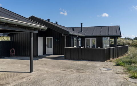 Alde - 150M from the Sea: Blue, Shrub, Cottage, Groundcover, Garden, Estate, Shade, Landscaping, Farmhouse, Eco Hotel