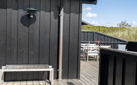 Alde - 150M from the Sea: Blue, Shrub, Cottage, Groundcover, Garden, Estate, Shade, Landscaping, Farmhouse, Eco Hotel