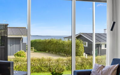 Hubertina - 75M from the Sea