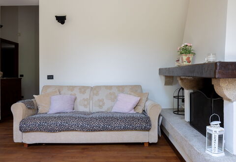 Casa Olivia With Garden And Wifi: Furniture, Interior Design, Wall, Flooring, Couch, Wood, Floor, Room, Living Room, Lighting