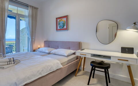 Design Jamar: Furniture, Interior Design, Bed, Bedroom, Flooring, Floor, Room, Wood, Ceiling, Bed Sheet