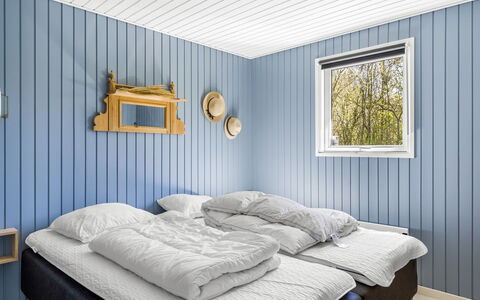 Kennet - 30Km from the Sea: Wood, Bedroom, Bed, Interior Design, Ceiling, Bed Sheet, Bedding, Floor, Bed Frame, Room