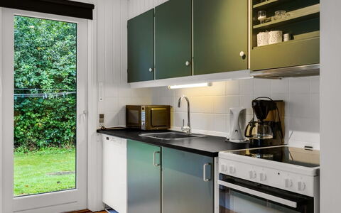 Ilsebet - 30Km from the Sea: Kitchen Appliance, Kitchen, Major Appliance, Countertop, Interior Design, Wood, Flooring, Kitchen Sink, Furniture, Cabinetry