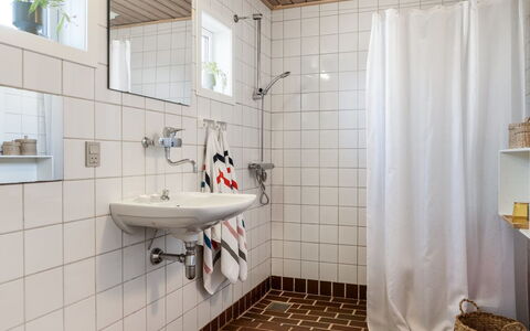 Enwald - 700M from the Sea: Wall, Flooring, Interior Design, Bathroom, Plumbing Fixture, Floor, Plumbing, Tile, Tap, Sink