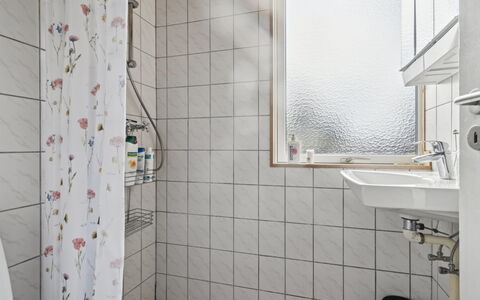 Joon - 100M from the Sea: Bathroom, Wall, Plumbing Fixture, Flooring, Interior Design, Floor, Plumbing, Sink, Tap, Bathroom Sink