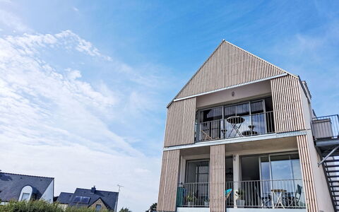 Résidence les Maisons de Surf: Architecture, Facade, Home, Siding, Cottage, Balcony, Estate, Porch, Design
