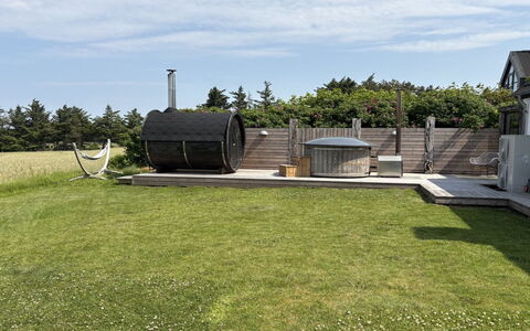 Elida - 400M from the Sea: Garden, Lawn, Backyard, Yard, Landscaping, Outdoor Structure, Garden Buildings, Artificial Turf, Outdoor Furniture, Deck
