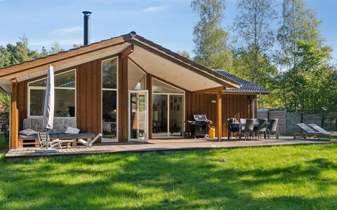 Ovine - 1.2Km to the Fjord: Wood, Furniture, Apartment, Room, Ceiling, Wood Stain, Chair, Hardwood, Varnish, Lumber