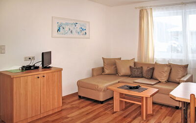 Accommodation:&nbsp;Kristall 666.2