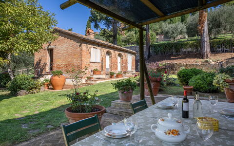Maria Gabriella Home & Cottage: Brick, Cottage, Hacienda, Flowerpot, Houseplant, Backyard, Food, Chair, Farmhouse, Villa