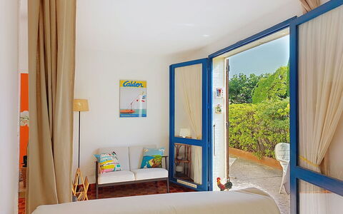 Le Barcarès 255: Furniture, Interior Design, Wood, Room, Floor, Home, Chair, Ceiling, Apartment, Throw Pillow
