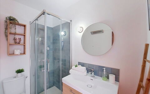 Le Barcarès 255: Bathroom, Plumbing Fixture, Interior Design, Flooring, Floor, Bathroom Sink, Toilet, Bathroom Cabinet, Mirror, Plumbing