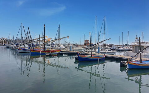 Les Supers Marines: Boat, Blue, Water, Body Of Water, Watercraft, Boats And Boating--Equipment And Supplies, Marina, Waterway, Mast