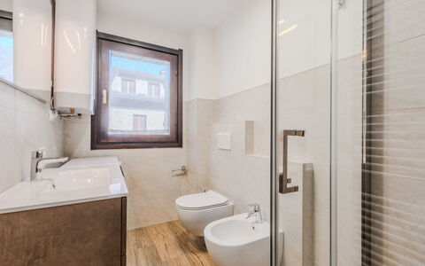 Al Parco: Flooring, Floor, Interior Design, Bathroom, Plumbing Fixture, Toilet, Sink, Mirror, Plumbing, Tap