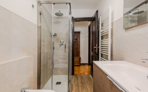 Al Parco: Flooring, Floor, Interior Design, Wood, Plumbing Fixture, Bathroom, Room, Ceiling, Plumbing, Home