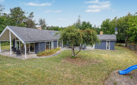 Talitha - 40M from the Sea: House, Home, Roof, Shrub, Cottage, Groundcover, Estate, Shade, Garden, Lawn