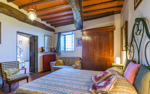 Ridaldi: Wall, Home, House, Furniture, Villa, Bedroom, Houseplant, Bed, Linens, Hotel