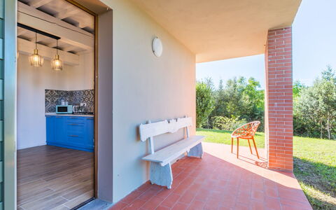 Albachiara: Apartment, Estate, Yard, Lawn, Landscaping, Balcony, Villa