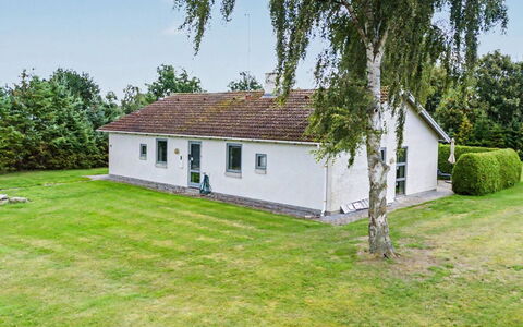 Mainio - 800M from the Sea: Building, Grass, House, Roof, Home, Cottage, Plain, Rural Area, Land Lot, Farmhouse