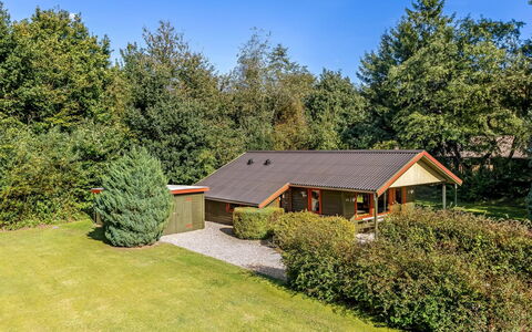 Aron - 30Km from the Sea: Roof, Shrub, House, Home, Cottage, Garden, Farmhouse, Estate, Lawn, Garden Buildings