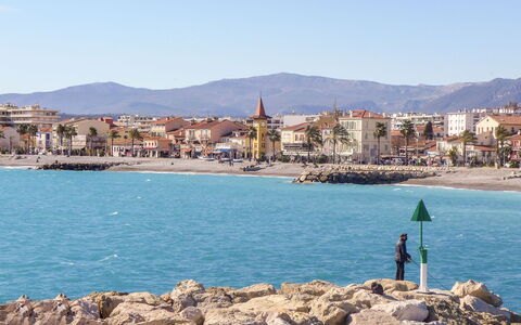 Azur Paradis: Sky, Coast, Beach, Coastal And Oceanic Landforms, Shore, Sea, Summer, Recreation, Vacation, Bank