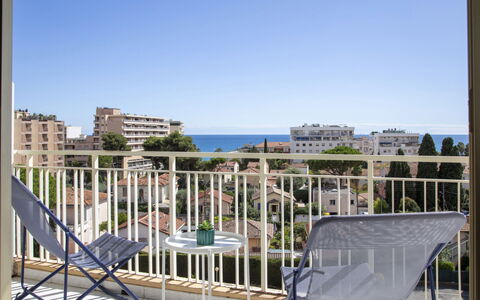 Azur Paradis: Apartment, Residential Area, Condominium, Urban Design, Balcony, Mixed-Use, Shade, Hotel