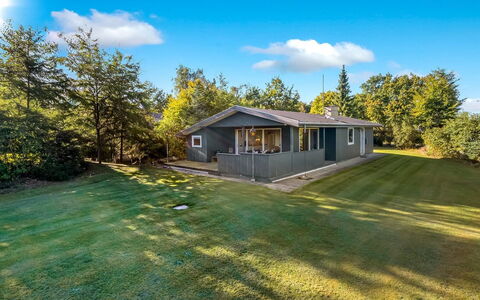 Leani - 150M from the Sea: Grass, Grassland, Land Lot, Cottage, Rural Area, Meadow, Garden Buildings, Garden, Shed