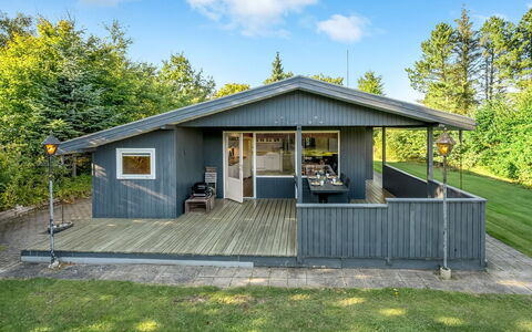 Leani - 150M from the Sea: Grass, Grassland, Land Lot, Cottage, Rural Area, Meadow, Garden Buildings, Garden, Shed