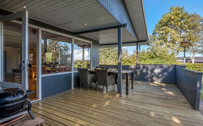 Leani - 150M from the Sea