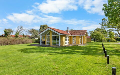 Solja - 85M from the Sea: Grass, Grassland, Land Lot, Cottage, Rural Area, Meadow, Garden Buildings, Garden, Shed