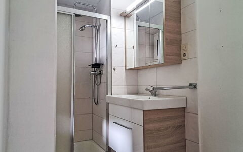 Lilly: Bathroom, Plumbing Fixture, Bathroom Sink, Flooring, Floor, Sink, Interior Design, Tap, Plumbing, Toilet