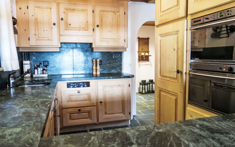 Spunda Biala: Kitchen, Countertop, Cabinetry, Wood, Flooring, Interior Design, Kitchen Appliance, Furniture, Floor, Kitchen Stove