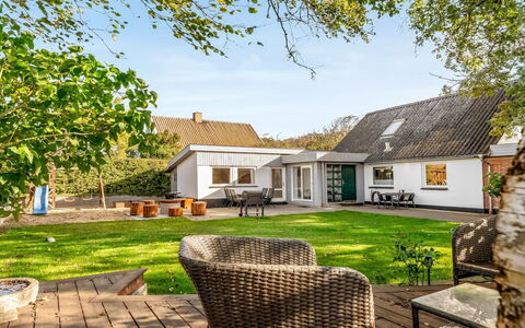 Missa - 2Km to the Fjord: Blue, Shrub, Cottage, Groundcover, Garden, Estate, Shade, Landscaping, Farmhouse, Eco Hotel