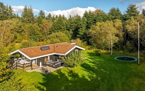 Inola - 3.5Km from the Sea: Blue, Shrub, Cottage, Groundcover, Garden, Estate, Shade, Landscaping, Farmhouse, Eco Hotel