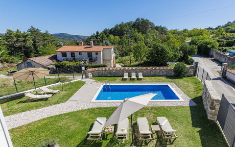 Villa Accordia: Mountainous Landforms, Snow, Mountain, Town, Winter, Mountain Range, Glacial Landform, Freezing, Hill Station, Slope