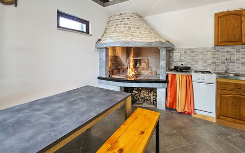 Vinovac: Furniture, Ceiling, Interior Design, Room, Hearth, Natural Material, Chair, Hardwood, Tile, Wood Stain