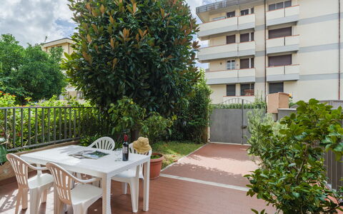 Casa Anna: Residential Area, Apartment, Balcony, Condominium, Garden, Shade, Yard, Landscaping, Backyard, Courtyard