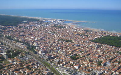 Viareggio 623: Daytime, Aerial Photography, Urban Area, Bird'S-Eye View, Horizon, Residential Area, Landscape, Neighbourhood, Metropolitan Area, Coast